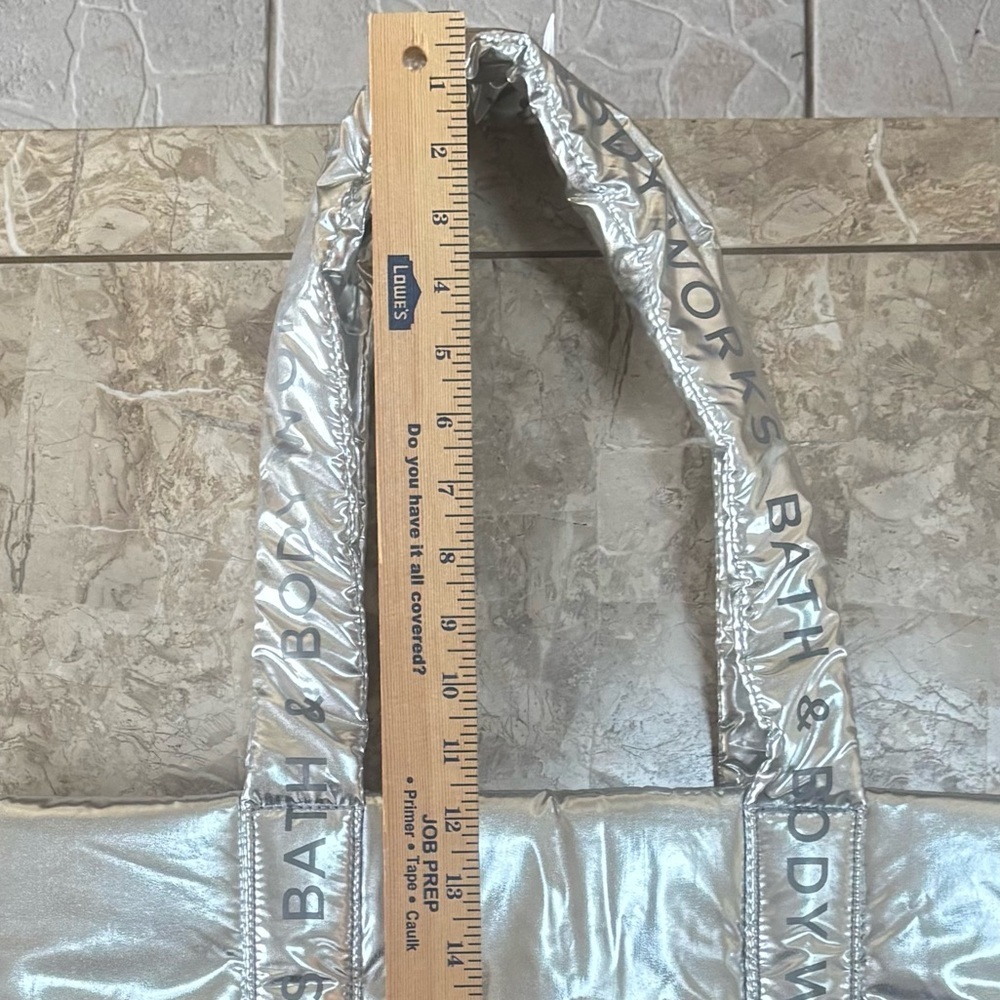NWT Bath & Body Works Metallic Silver Quilted Tote Bag Winter Holiday Puffer - Picture 11 of 12
